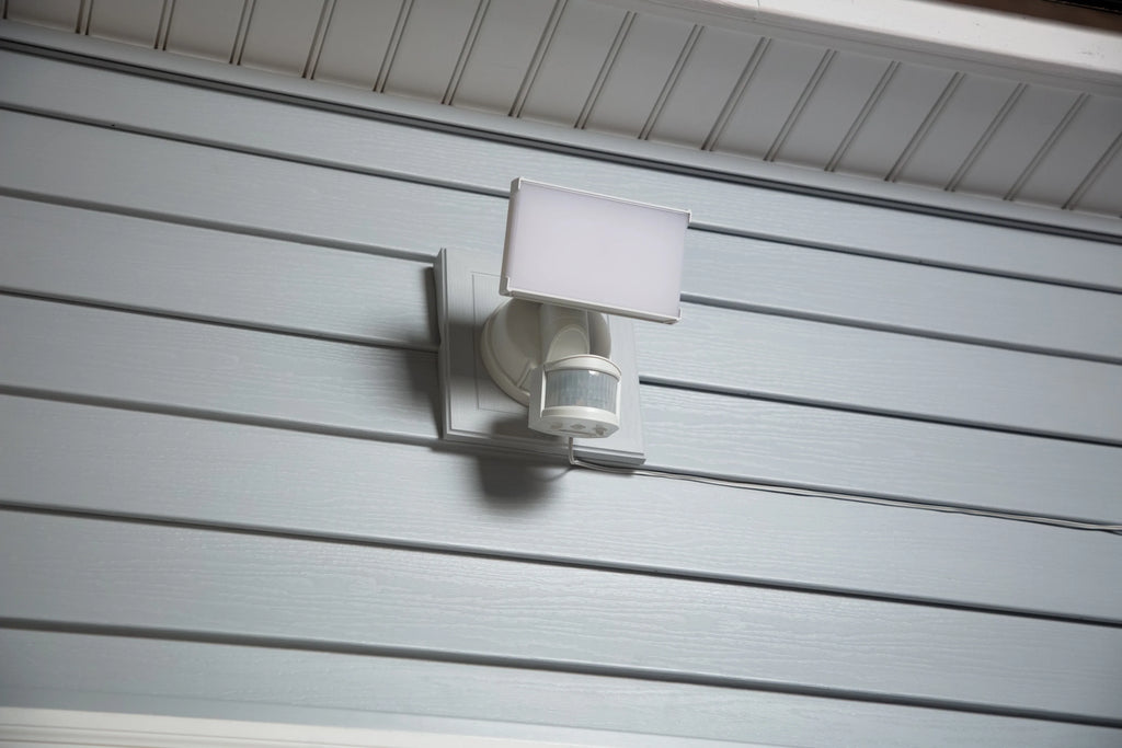 Solar Three Head LED Motion Sensing Security Flood Light, White, 2000 Lumen R640
