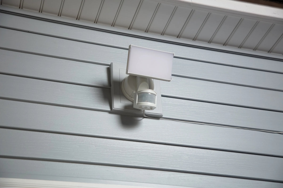 Solar Three Head LED Motion Sensing Security Flood Light, White, 2000 Lumen R640