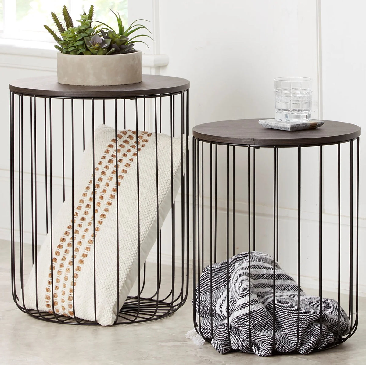 Set of 2 Walnut Finish Nesting Tables P574700