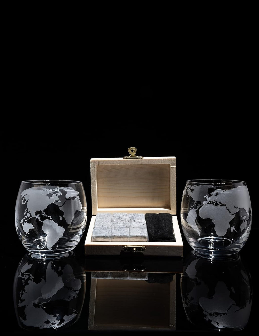 Globe Whiskey Decanter Set with 2 Etched Whisky Glasses and Whiskey Stones 850ml P401