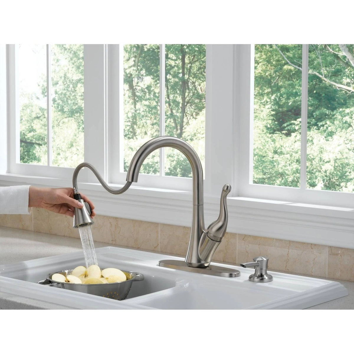Single Handle Pull-Down Kitchen Faucet with Soap Dispenser Chrome I148535