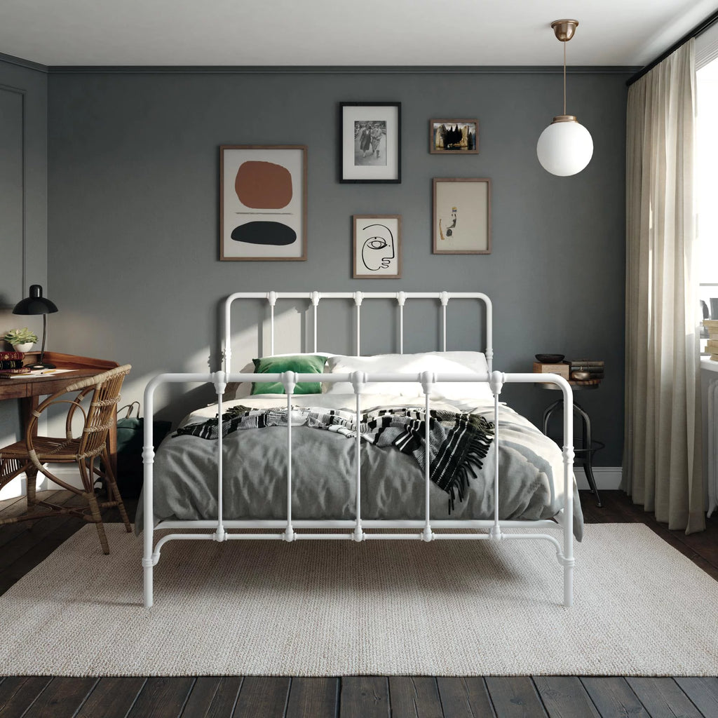 King Gray Metal Bed S70902