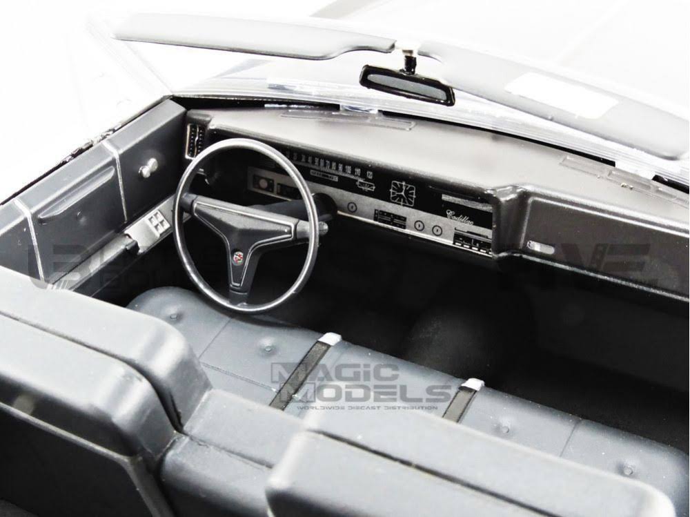 1/18 Cadillac DeVille Convertible 1967 U83057