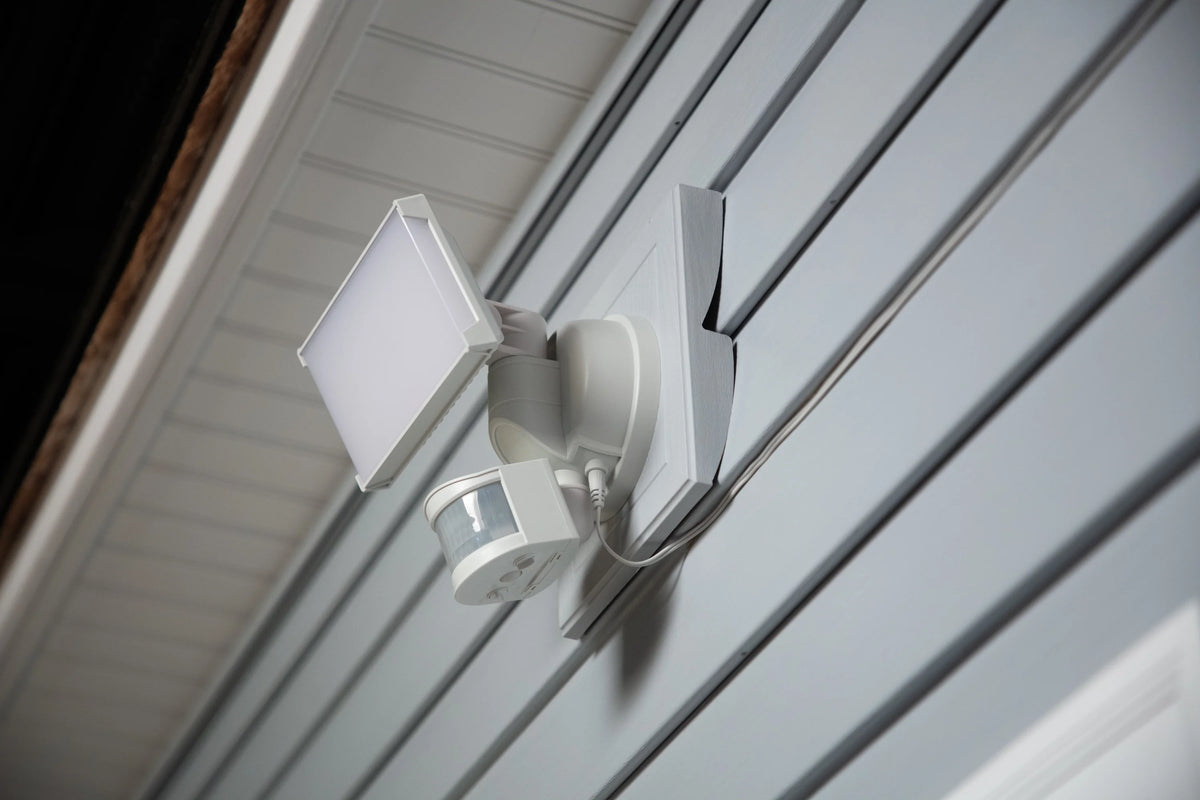 Solar Three Head LED Motion Sensing Security Flood Light, White, 2000 Lumen R640