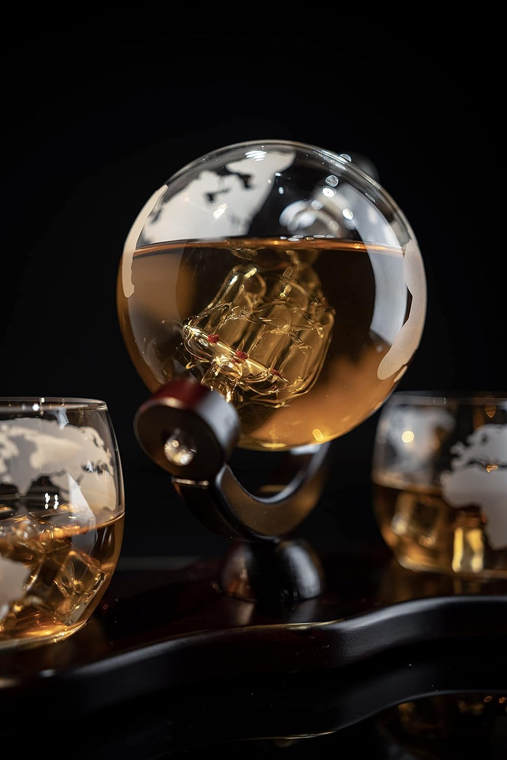 Globe Whiskey Decanter Set with 2 Etched Whisky Glasses and Whiskey Stones 850ml P401