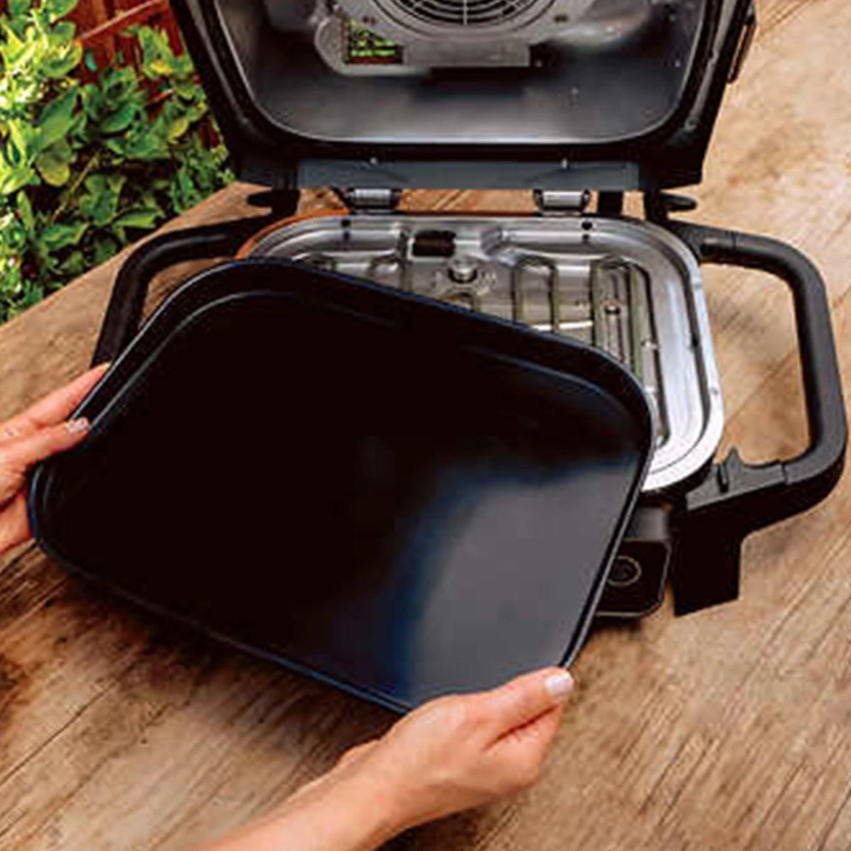 Restored 7-in-1 Outdoor Grill & Smoker and Air Fryer W663